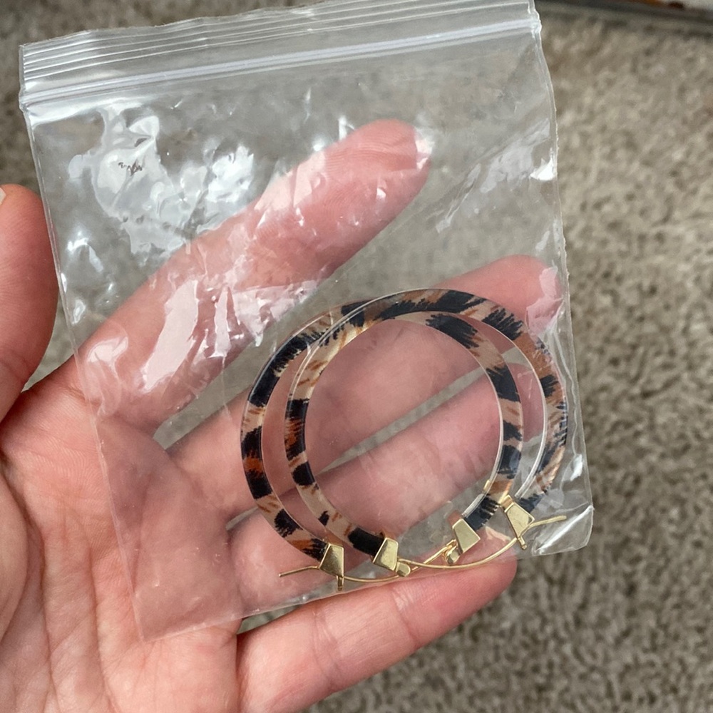 Patterned hoop earrings